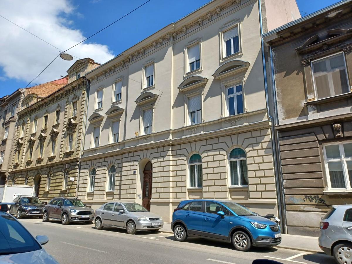 Apartment Calliope Загреб Экстерьер фото
